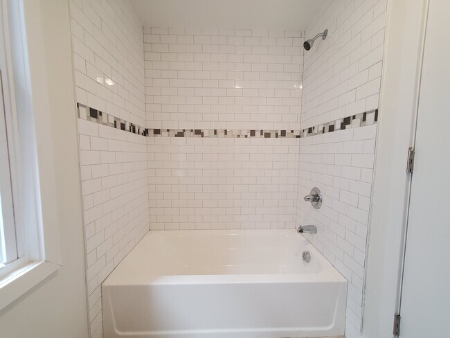 158 Summit Ave 2R - 155 Summit Ave