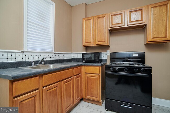 Foto del edificio - 6123 Upland St