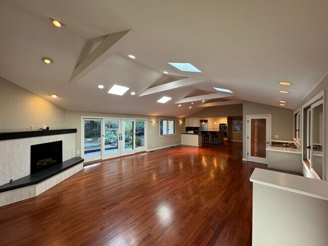 Building Photo - Gorgeous Single Level Home with Pool in Al...