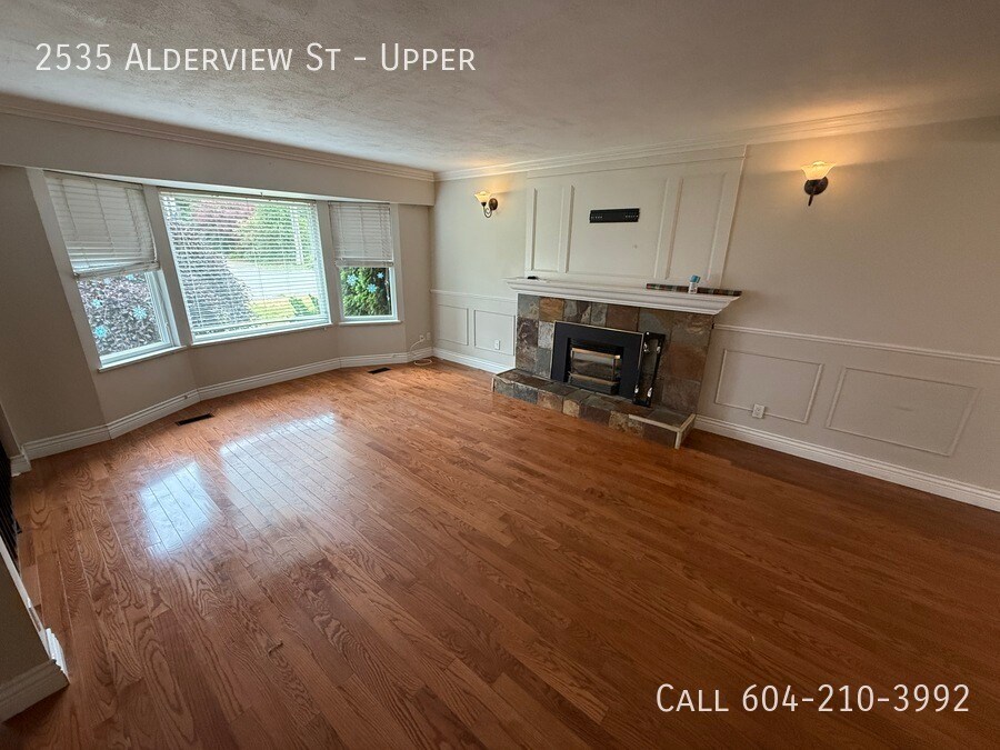 Photo principale - Spacious Upper in East Abbotsford