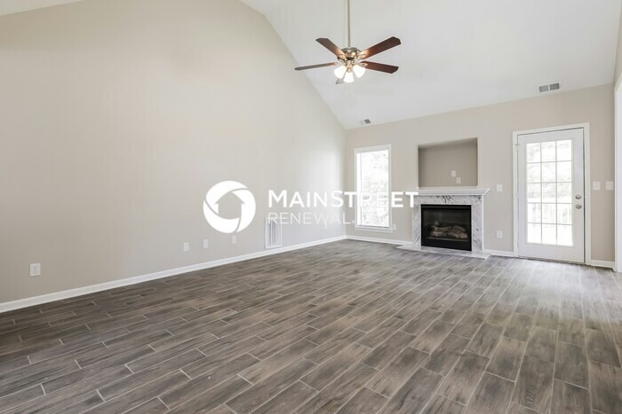 Foto principal - 5 Bedroom Pet-Friendly Home in Fayettevill...