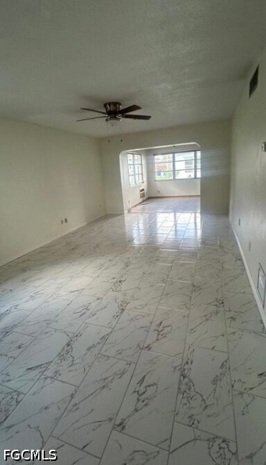 Foto del edificio - 2213 Gardenia Way