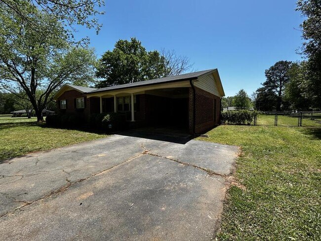 Photo - 418 Bishops Branch Rd House