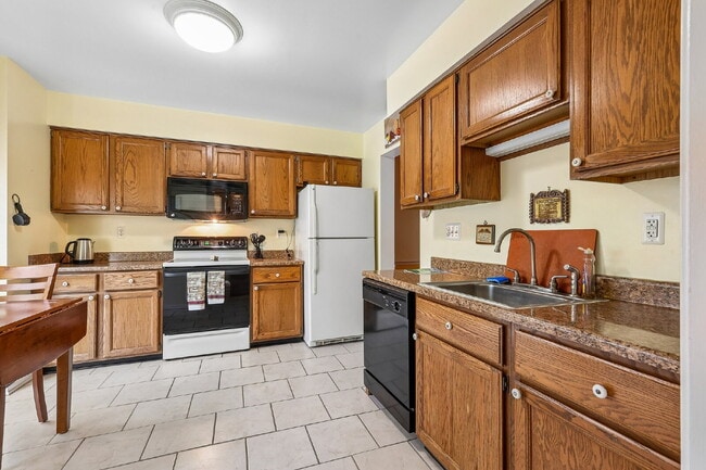 Building Photo - 11598 Overleigh Dr