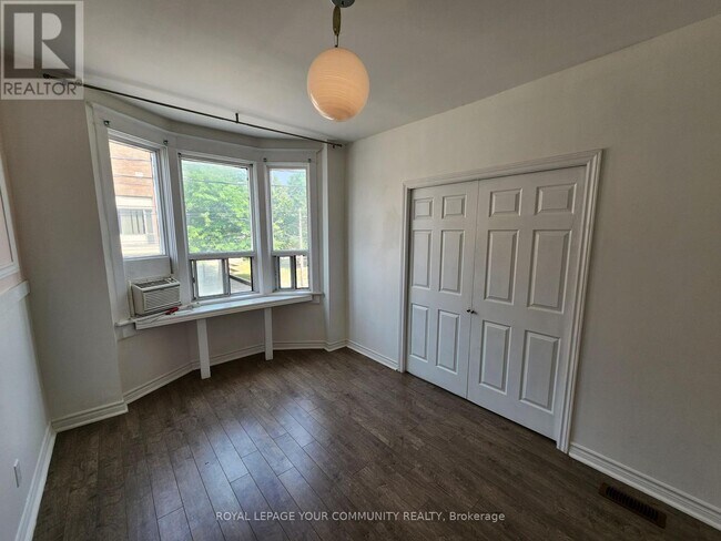 Building Photo - 1075 Gerrard St E