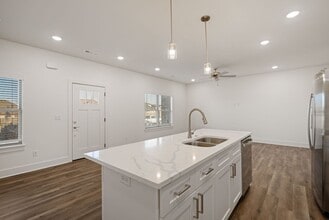 Building Photo - Been Road Villas
