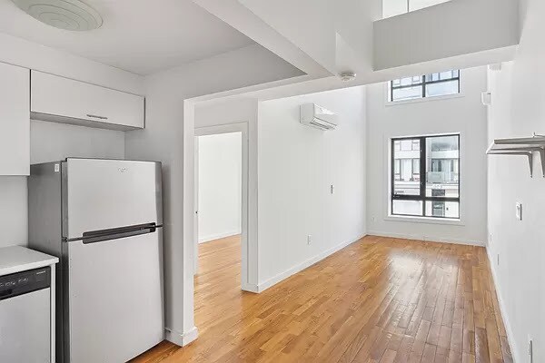 Primary Photo - 812 Lexington Ave