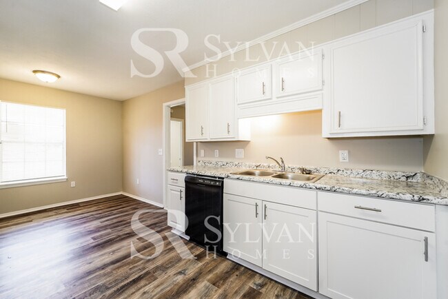 Building Photo - Enjoy one-level living in this 3 bedroom, ...