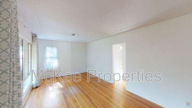Building Photo - 400 H Ave