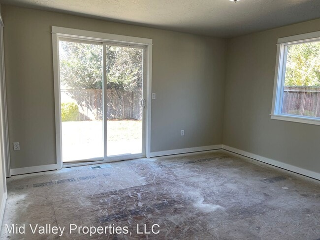 Building Photo - 4 br, 2 bath House - 4041 Woodward Dr. NE