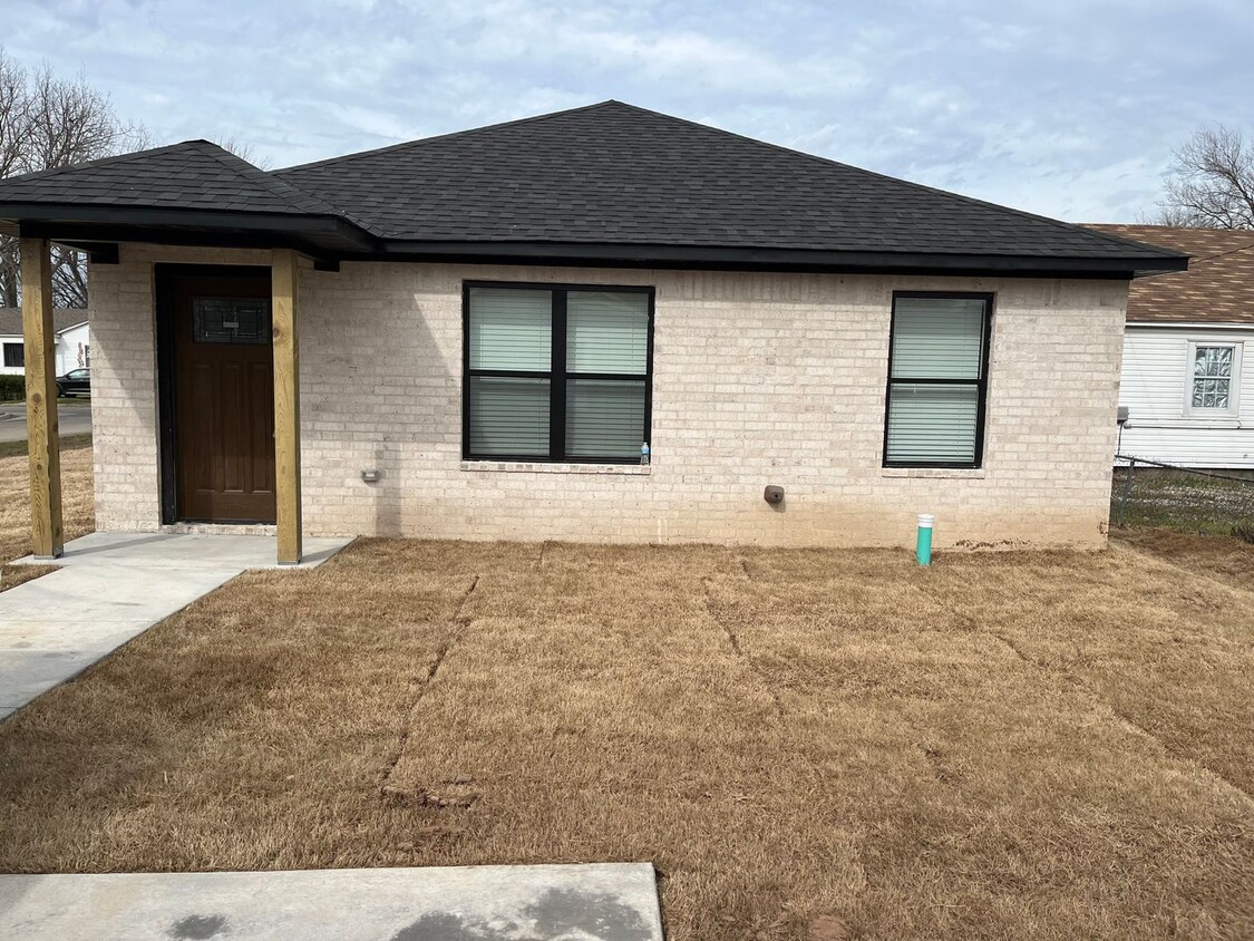 Primary Photo - CLEARWATER - NORTH ST DUPLEX