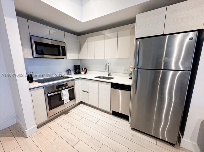 Building Photo - 2600 Hallandale Ave