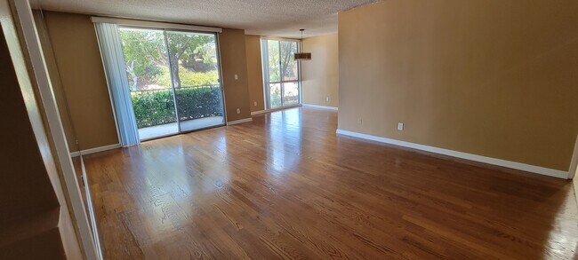 Comedor / Sala de estar - 5974 Buckingham Pky