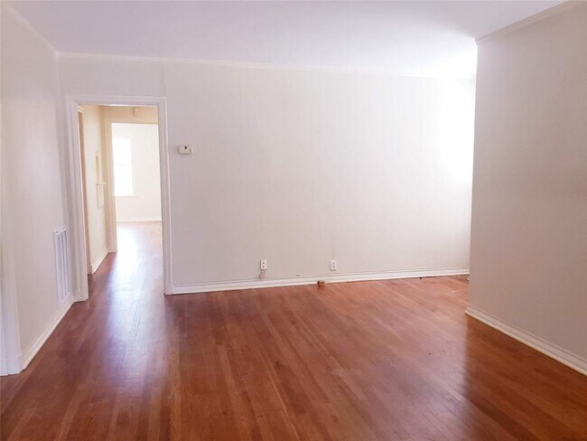 Building Photo - 6250 Palo Pinto Ave