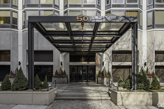 Foto del edificio - 50 E Bellevue Pl