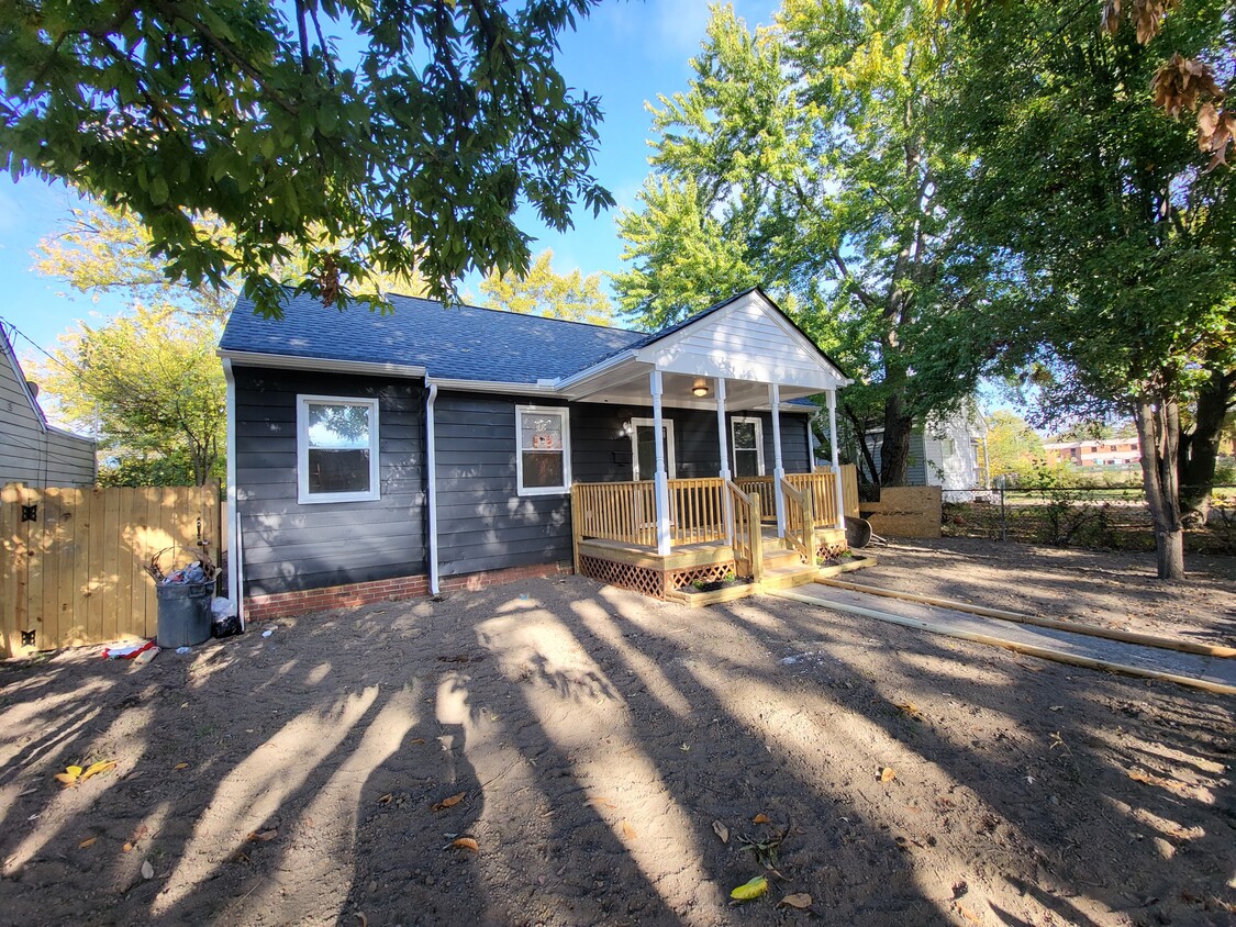 Fenced in Front Yard - 1902 N 19th St