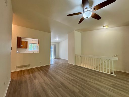 Building Photo - Fantastic 3 Bed 2 Bath Longmont Duplex! Av...