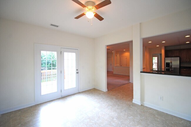 Foto del edificio - 8121 Acacia Ct