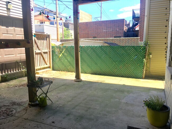 Foto del edificio - 2040 W McLean Ave