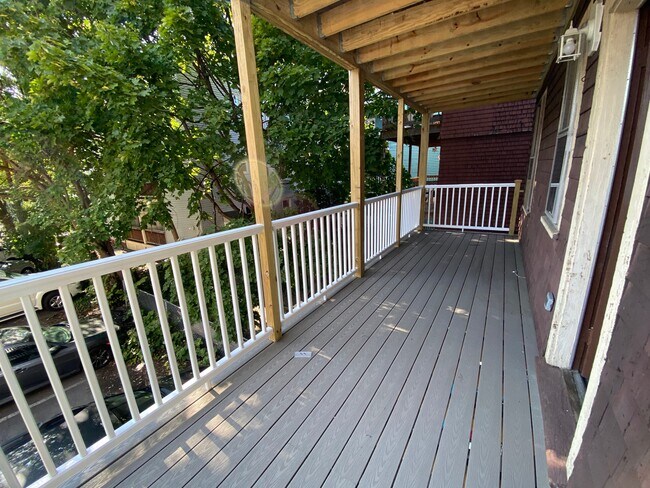 Building Photo - 68 Dimick St