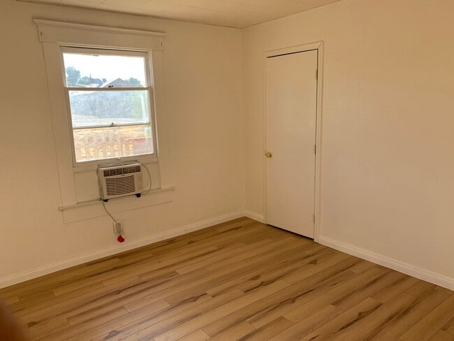 Foto del edificio - Spacious 3 bedroom house in Needles