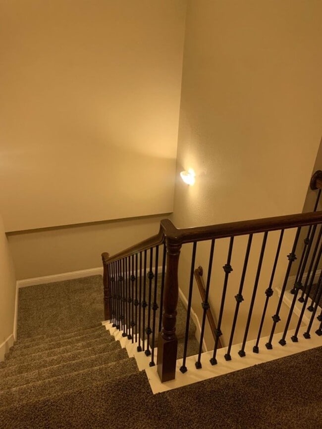 Building Photo - 1305 Halcyon Pl