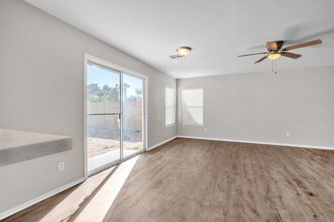Building Photo - 11845 W Poinsettia Dr