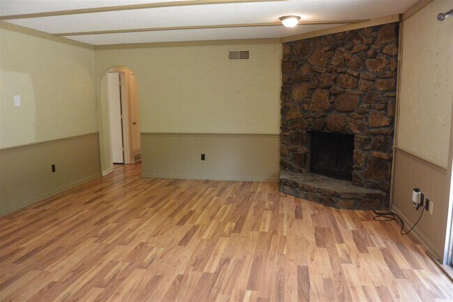 Building Photo - 384 Tararidge Dr