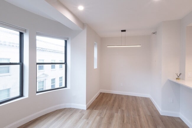 Building Photo - 531 Beacon St