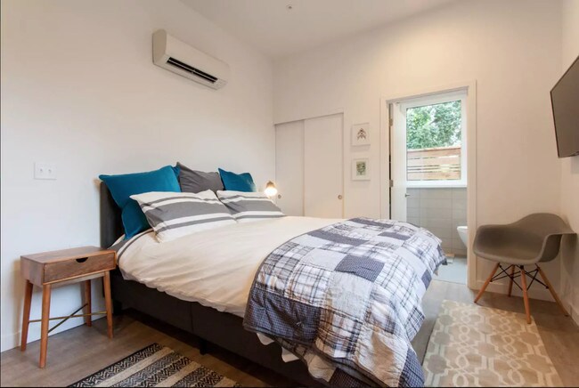Extra-Comfort Bed - 1518 Blandena N St