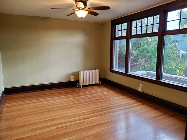 Living Room - 739 W Broadway St