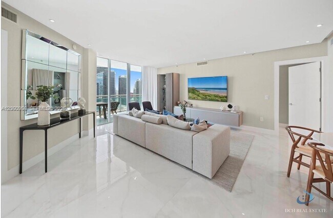 Foto del edificio - 350 S Miami Ave