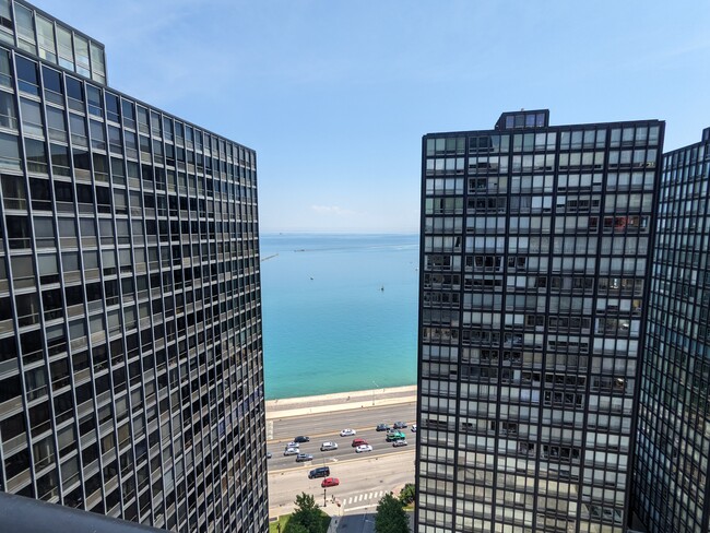Foto del edificio - 253 E Delaware Pl