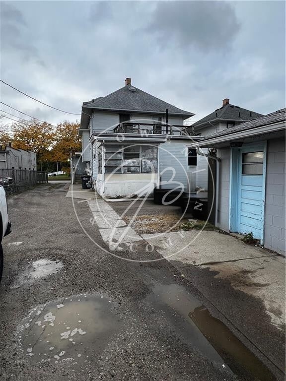 Foto del edificio - One of a kind 2 story 3-bedroom apartment!