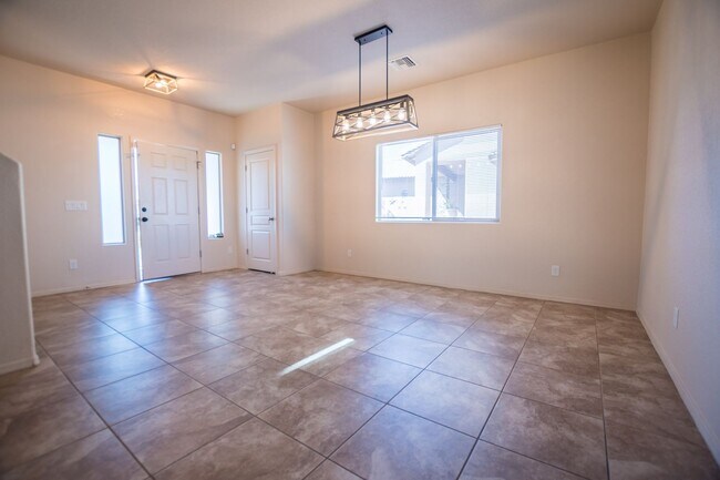 Building Photo - Beautiful 2-Story Home, 4 Bedroom, 3 Full ...