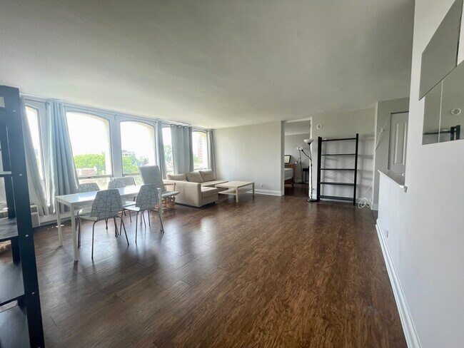 Foto del edificio - 1450 E 55th Pl
