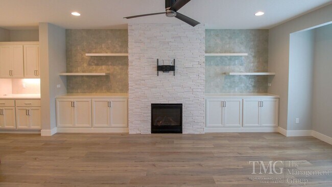 Building Photo - Beautiful 3BD Home in Orchards with Modern, Thoughtful Finishes & a Fenced Yard!