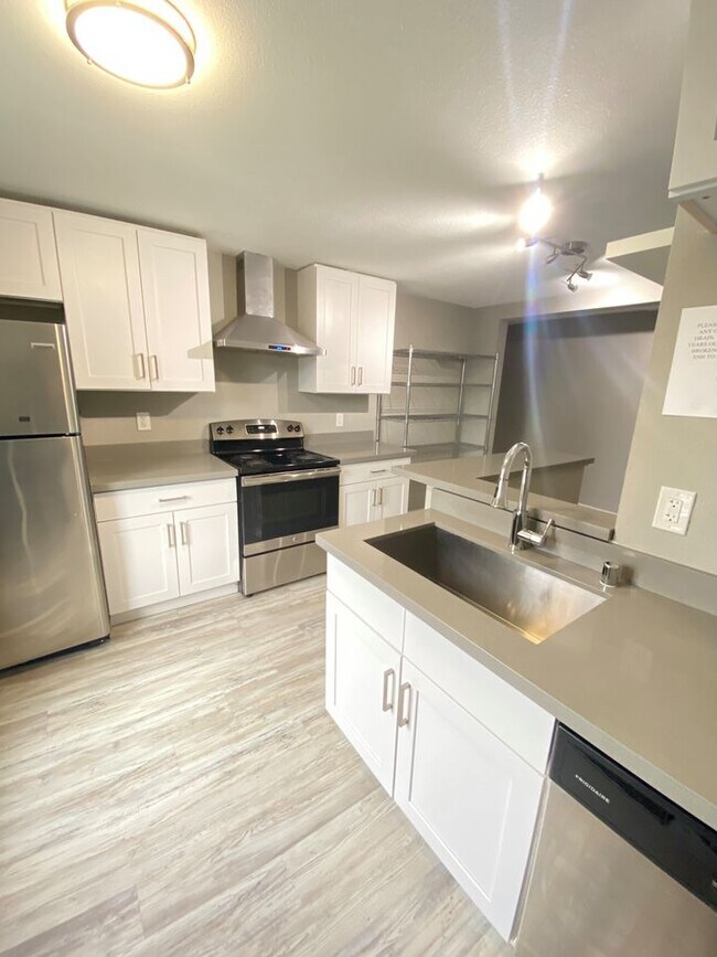 Building Photo - 1524 S 8TH ST