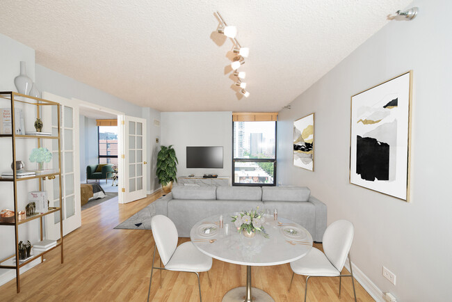 Open Living and Dining - 1122 N Clark St