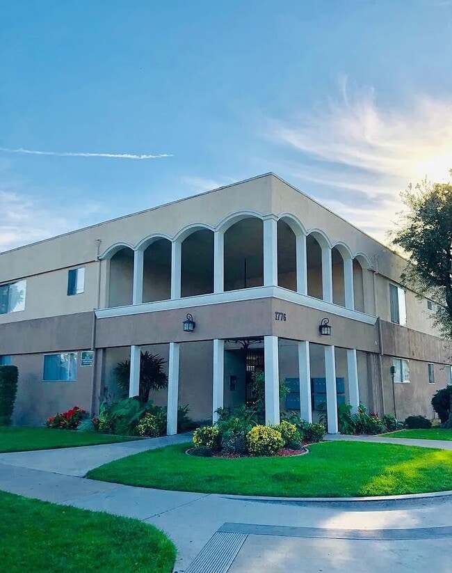Foto del edificio - Village Apartments