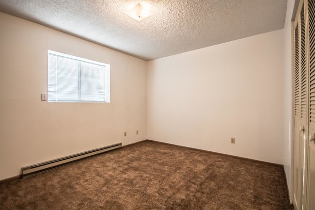 Building Photo - 12421 E Riverside Ave