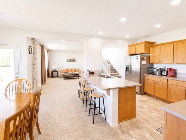 Foto del edificio - 8295 Diamond Point Cir NE