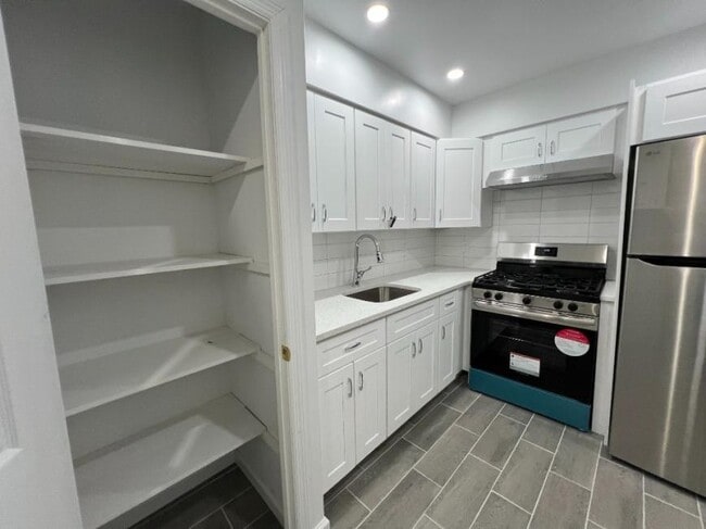 Building Photo - 1 bedroom in WOODSIDE NY 11377