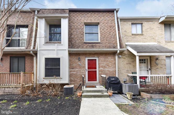Primary Photo - 1691 Kenwood Ave