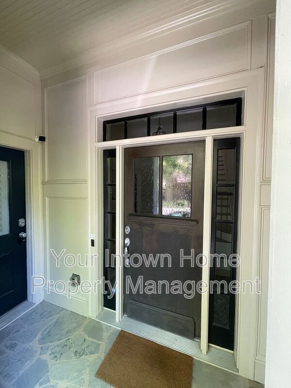 Building Photo - 1867 Gordon Manor NE