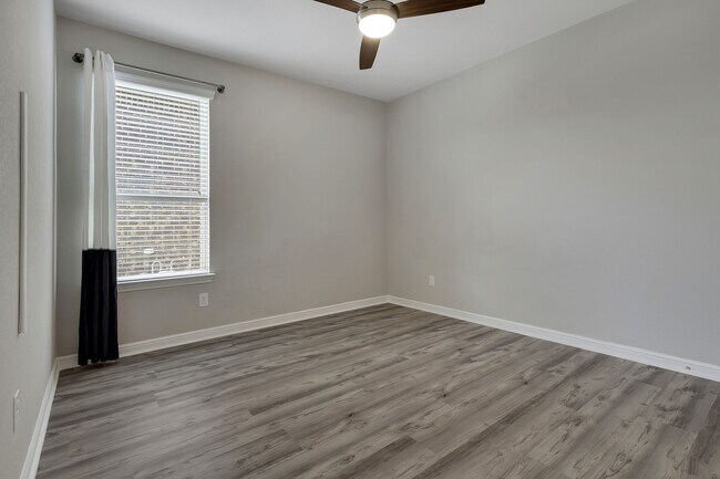 Foto del edificio - 1513 Canary Ln