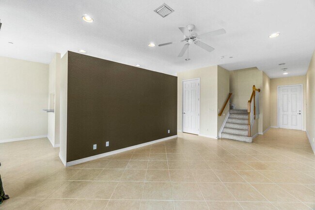 Building Photo - 32 Beechdale Ln