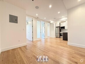 Building Photo - 754 Grand St