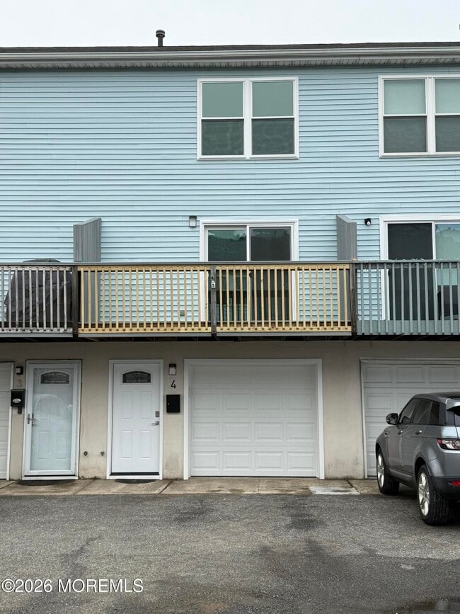 Building Photo - 4 Beachway Ave