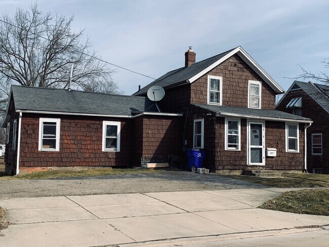 Building Photo - 844 W Highland Ave